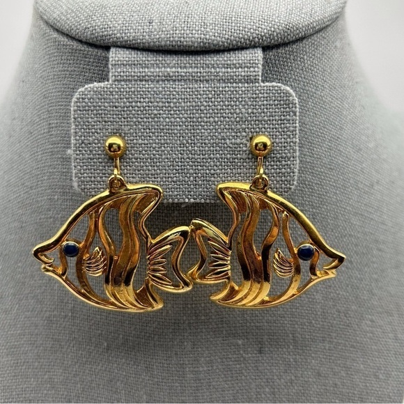 Vintage Avon Gold Tone Angel Fish Clip On Dangle Earrings Novelty Ocean - Picture 1 of 6